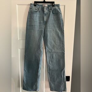 Abercrombie and Fitch jeans
Curve Love High Rise 90s Relaxed Jean
Size 29/8 Long